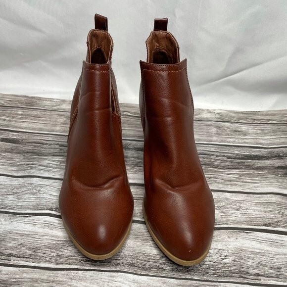 Unbranded Faux Leather Notched Ankle Booties 8.5 Cognac Warm Brown Exposed Ankle - Picture 2 of 10